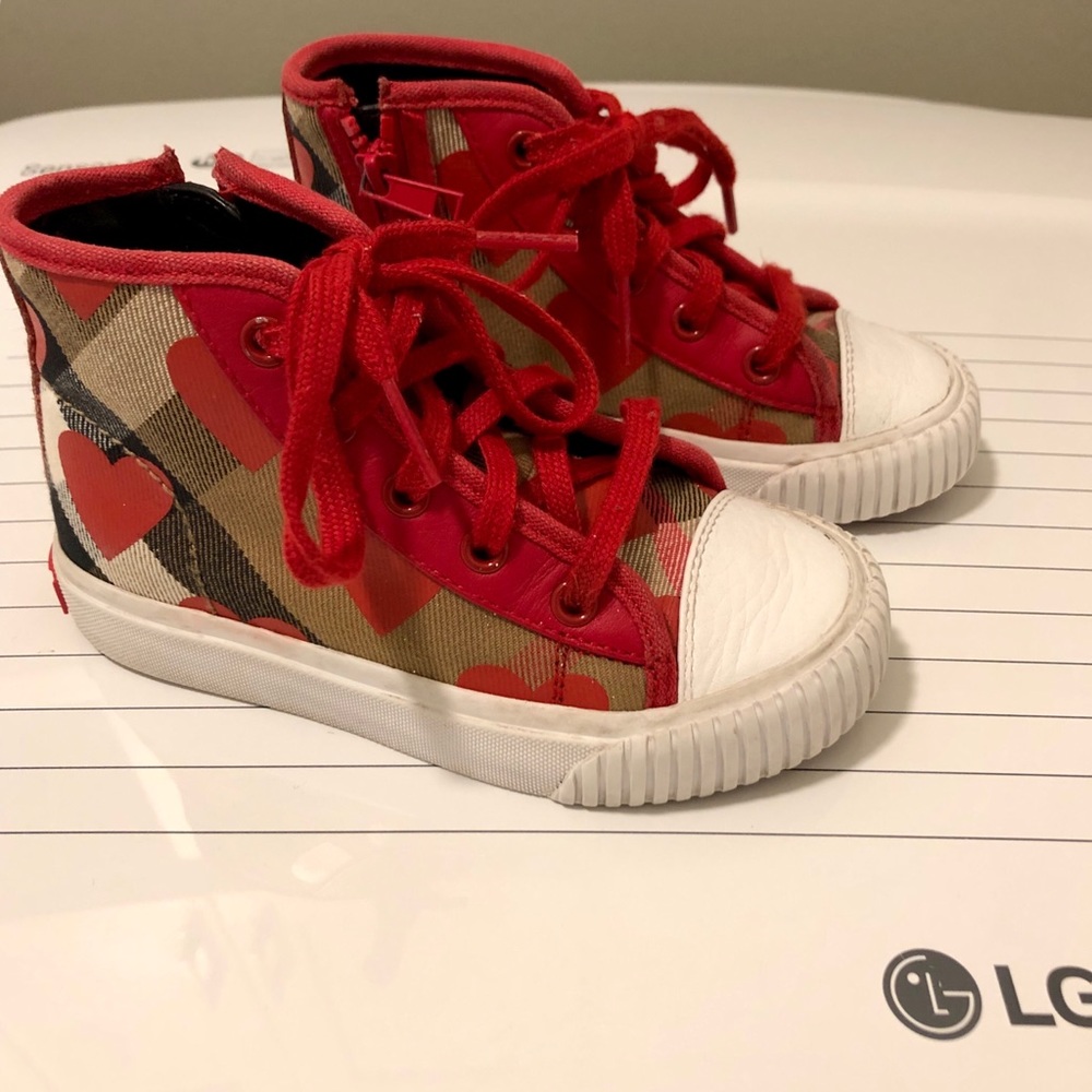 Burberry sneakers ❤️ ❤️